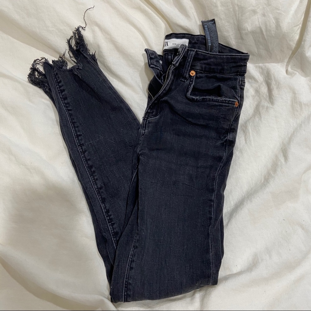 black zara skinny jeans w distressed ankles